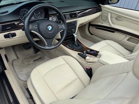 Used 2011 BMW 328i Convertible image 6