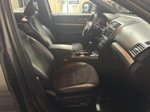 Used 2018 Ford Explorer XLT w/ Equipment Group 202A image 17