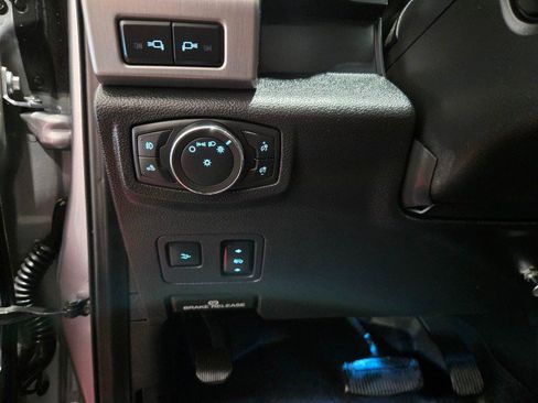 Used 2021 Ford F250 Platinum w/ FX4 Off-Road Package image 40