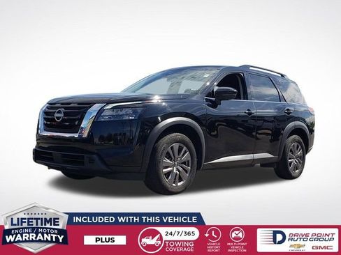 Used 2024 Nissan Pathfinder SV image 3