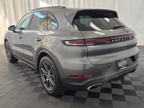 Certified 2025 Porsche Cayenne image 3