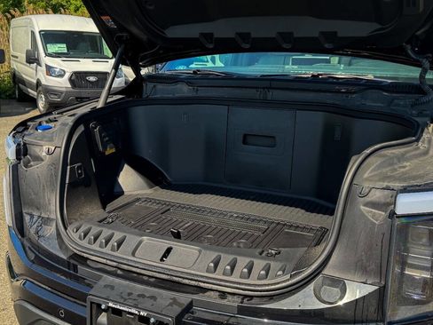 Used 2022 Ford F150 Lightning Platinum AWD/4WD image 9