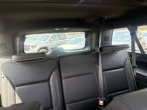 Used 2023 GMC Yukon XL SLT w/ SLT Premium Package AWD/4WD image 16
