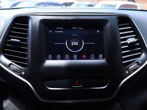 Used 2019 Jeep Cherokee Latitude w/ Popular Appearance Group FWD image 48
