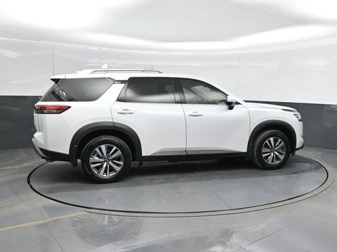 Used 2025 Nissan Pathfinder SL FWD image 4
