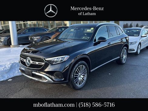 Used 2025 Mercedes-Benz GLC 300 4MATIC image 1
