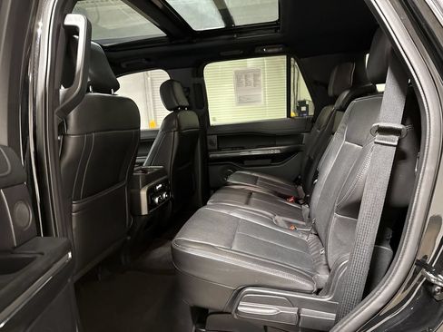 Used 2018 Ford Expedition XLT w/ Equipment Group 202A AWD/4WD image 24