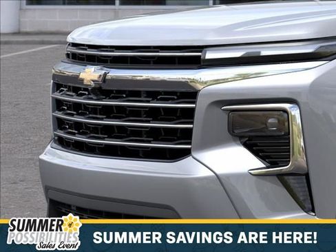 New 2026 Chevrolet Traverse LT w/ Sun and Wheel Package AWD/4WD image 13