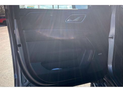 Used 2022 GMC Yukon XL AT4 w/ AT4 Premium Plus Package image 25