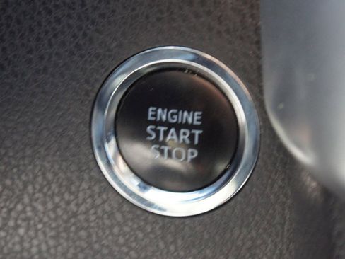 Used 2018 Toyota Highlander SE FWD image 10