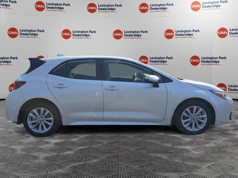 Used 2025 Toyota Corolla SE w/ SE Package FWD image 8