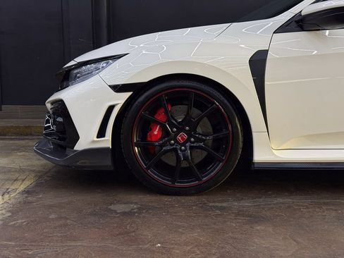 Used 2018 Honda Civic Type R image 3