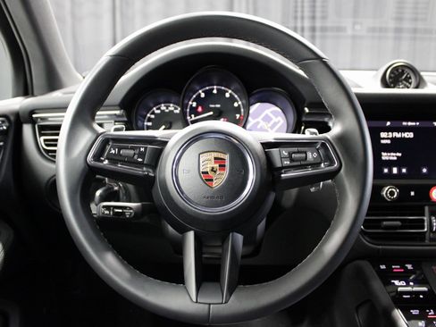 Used 2025 Porsche Macan image 26