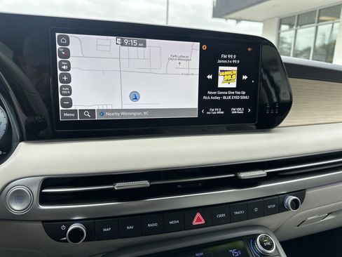 Used 2024 Hyundai Palisade Limited AWD/4WD image 17