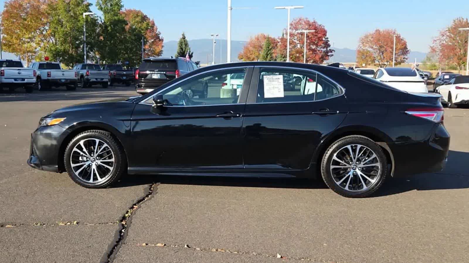 Used 2020 Toyota Camry SE FWD image 5