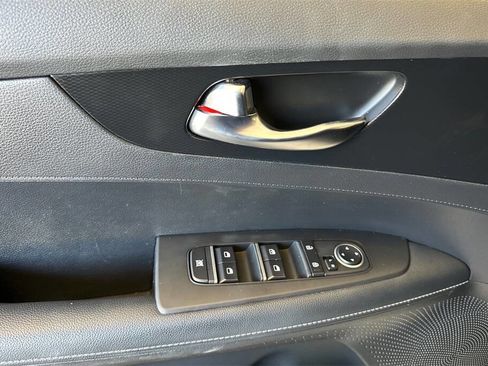 Used 2024 Kia Forte GT-Line image 11