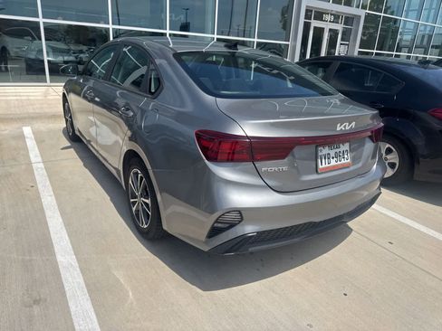 Certified 2022 Kia Forte LXS FWD image 4