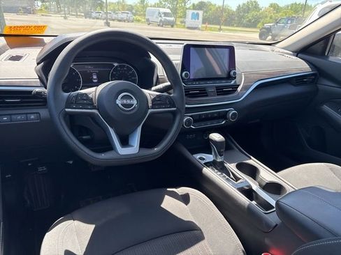 Used 2025 Nissan Altima 2.5 SV FWD image 9