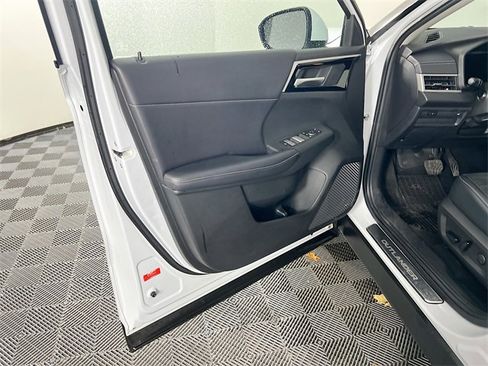 Used 2023 Mitsubishi Outlander SE image 17