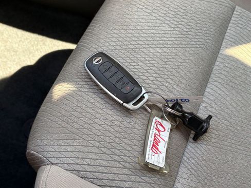 Used 2025 Nissan Rogue SV image 20