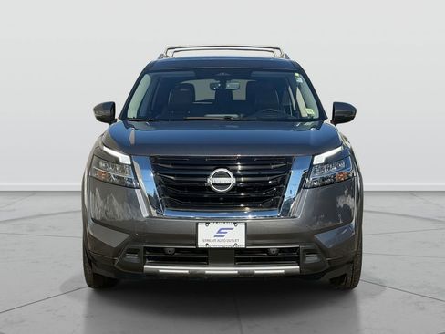 Used 2024 Nissan Pathfinder Platinum image 2