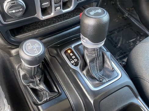 Used 2024 Jeep Wrangler Unlimited Sahara image 25