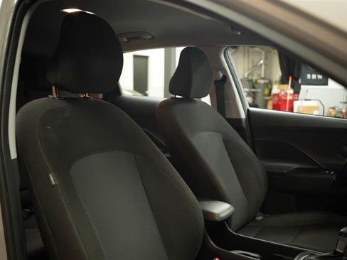 Used 2025 Hyundai Kona SEL FWD image 15
