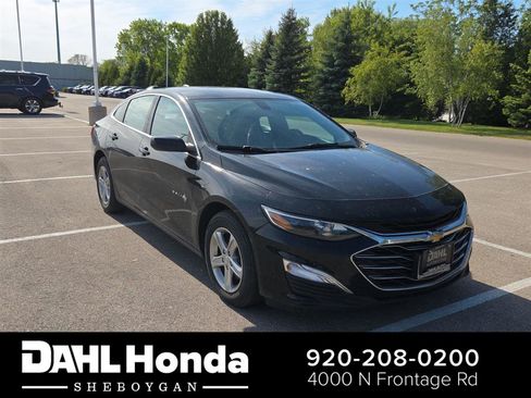Used 2021 Chevrolet Malibu LS FWD image 1