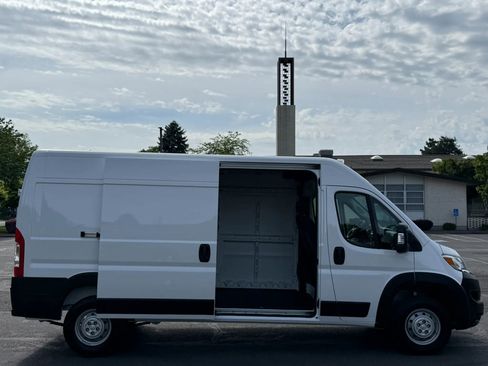 Used 2023 RAM ProMaster 2500 FWD image 24