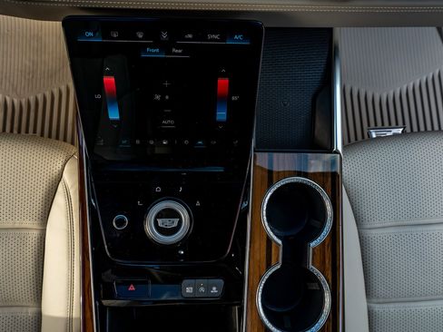 Used 2026 Cadillac Escalade Platinum Sport w/ LPO, ONYX Package image 26