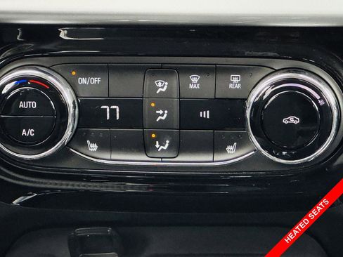 Used 2025 Chevrolet Trax LT w/ LT Convenience Package image 5