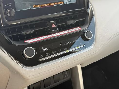 Used 2023 Toyota Corolla Cross L FWD image 20
