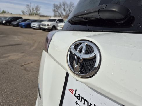 Used 2018 Toyota RAV4 XLE image 22