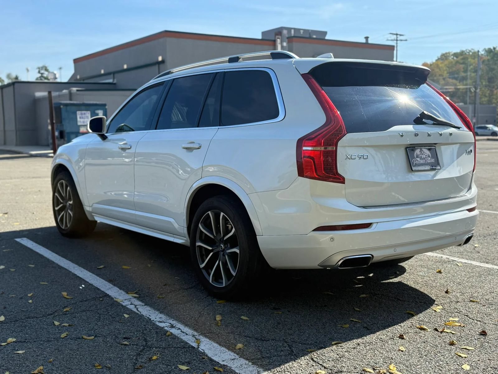 Used 2018 Volvo XC90 T6 Momentum w/ Momentum Plus Package AWD/4WD image 7
