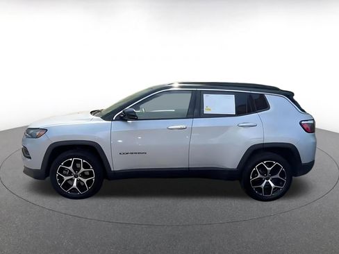 Used 2025 Jeep Compass Limited image 9