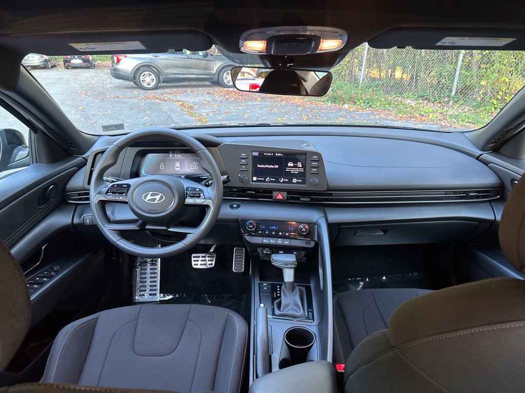 Used 2026 Hyundai Elantra Sport FWD image 27
