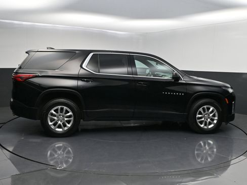Used 2023 Chevrolet Traverse LS AWD/4WD image 8