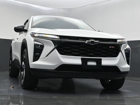 Certified 2024 Chevrolet Trax RS w/ Driver Confidence Package FWD image 34