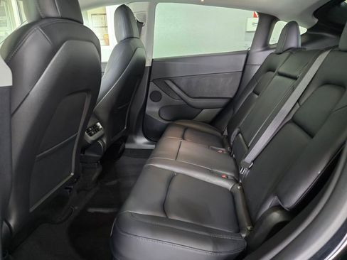 Used 2022 Tesla Model Y Long Range AWD/4WD image 24