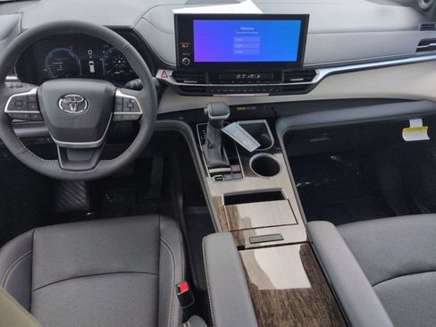 Certified 2026 Toyota Sienna Limited FWD image 26