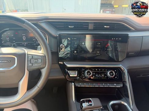 Used 2024 GMC Sierra 1500 Denali AWD/4WD image 17