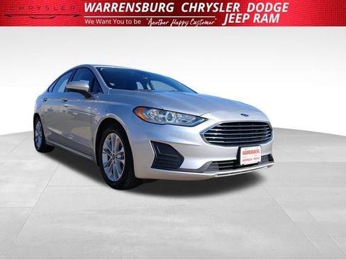 Used 2019 Ford Fusion SE image 1