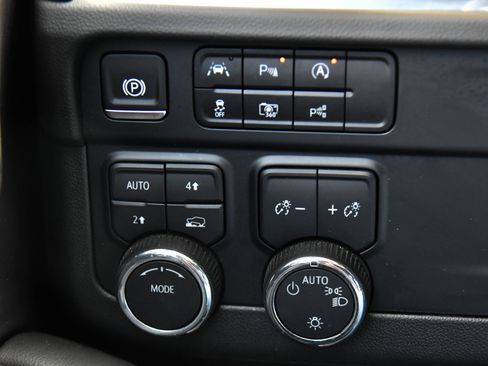 Used 2025 Chevrolet Tahoe LT AWD/4WD image 44
