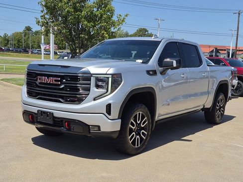Used 2022 GMC Sierra 1500 AT4 w/ AT4 Preferred Package AWD/4WD image 3