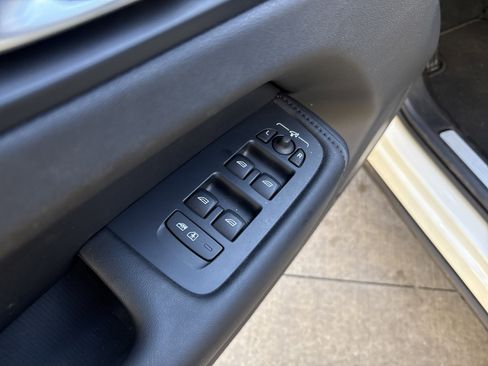 Used 2025 Volvo XC60 B5 Plus image 15