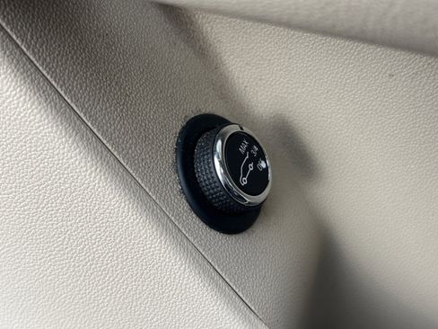 Used 2018 Cadillac XT5 FWD image 32