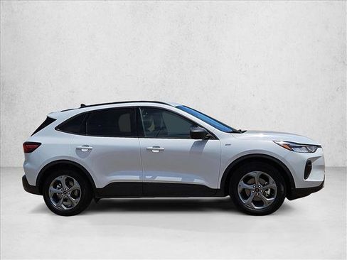 Used 2025 Ford Escape ST-Line FWD image 4
