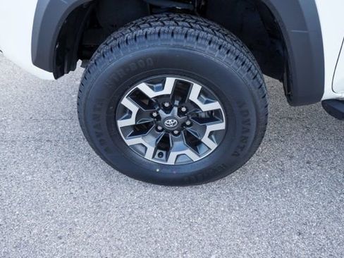 Used 2022 Toyota Tacoma TRD Off-Road image 9