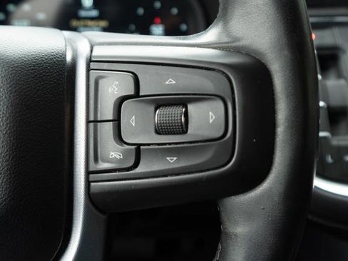 Used 2023 GMC Yukon SLT w/ SLT Luxury Package image 17