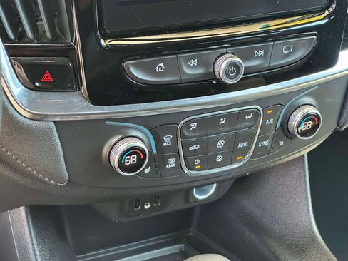 Used 2023 Chevrolet Traverse LT AWD/4WD image 32